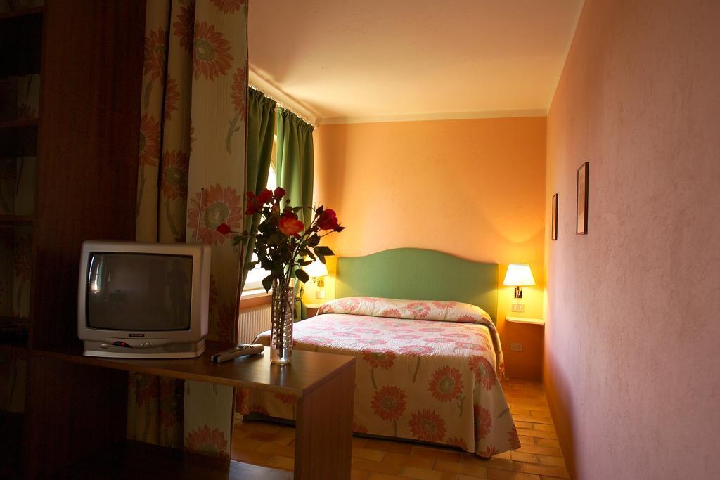 Agriturismo Il Torrione 피네롤로 객실 사진